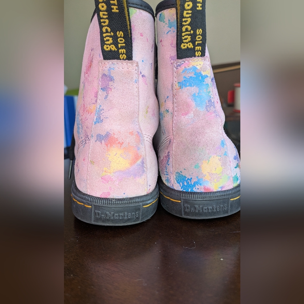 Dr. Martens Sheridan Women's Suede Boots Pink Rainbow Burst Size 7 US L. - Picture 6 of 8
